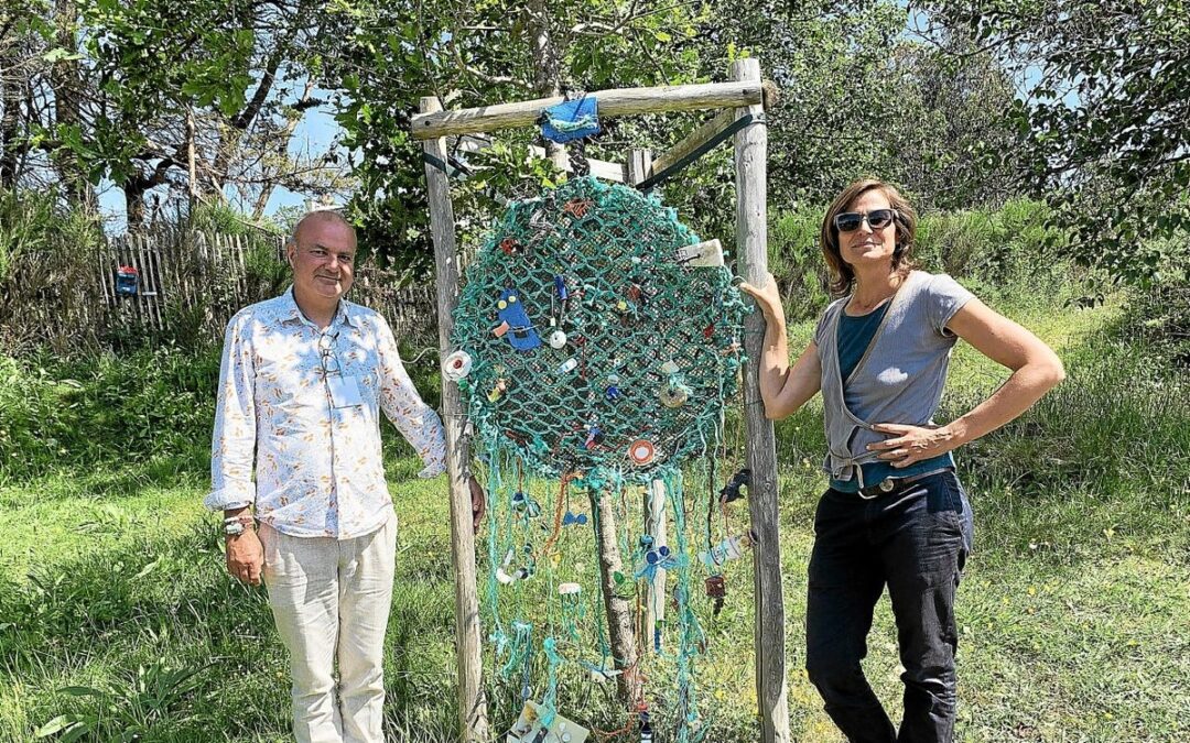 Le jardin insolite de Crozon accueille l’exposition « Le plastique cétacé » tout l’été
