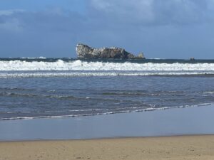 Au large, le rocher du lion